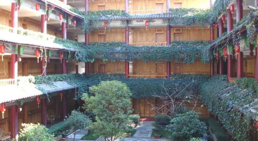 Golden Spring Hotel Lijiang Lijiang  Zewnętrze zdjęcie