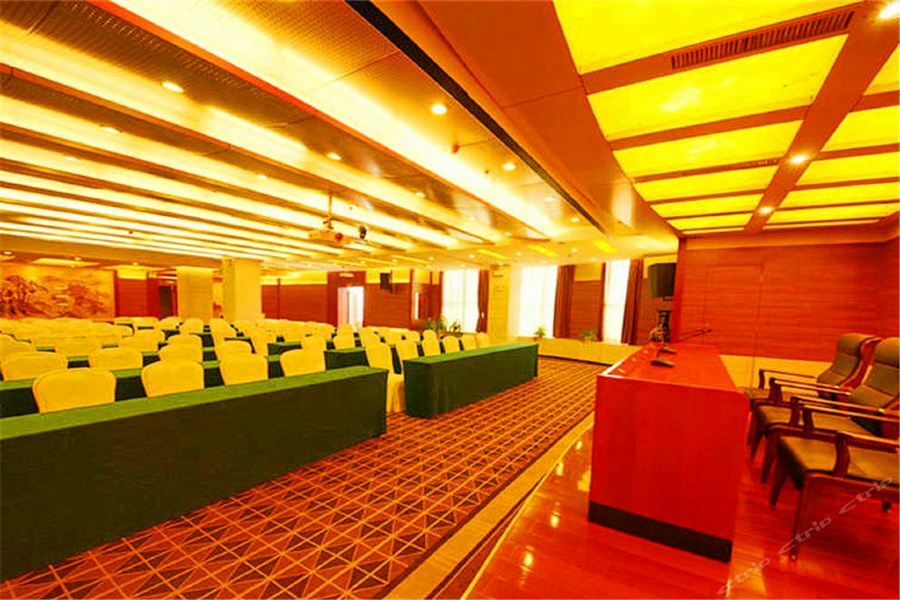 Golden Spring Hotel Lijiang Lijiang  Zewnętrze zdjęcie