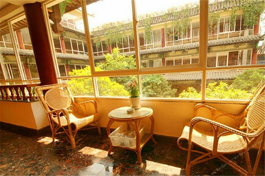 Golden Spring Hotel Lijiang Lijiang  Zewnętrze zdjęcie